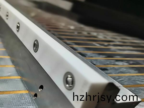 固定(ding)刀架，定(ding)刀(dao)架，得人(ren)精工(gong)定製(zhi)切(qie)粒機配(pei)件(jian)