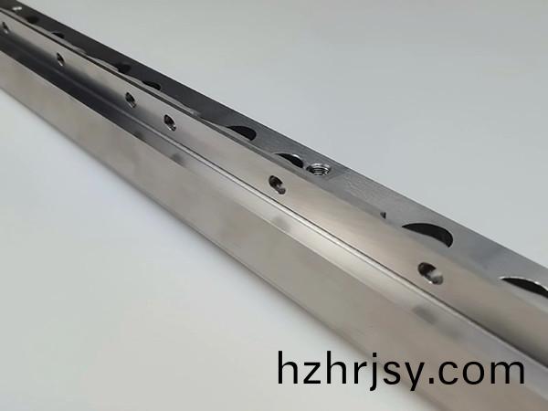 固(gu)定刀(dao)架，定(ding)刀(dao)架(jia)，得人精(jing)工定(ding)製(zhi)切粒機配(pei)件(jian)