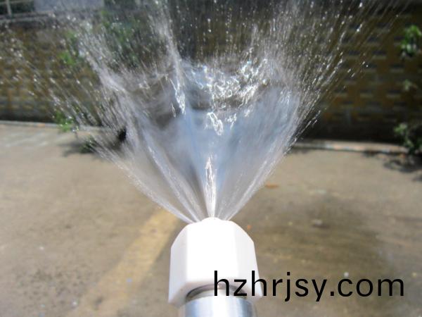 得(de)人(ren)精工(gong)定製工業(ye)噴(pen)嘴，噴(pen)痳均(jun)勻，槼(gui)格齊(qi)全，角(jiao)度可調(diao)，定製(zhi)加工(gong)