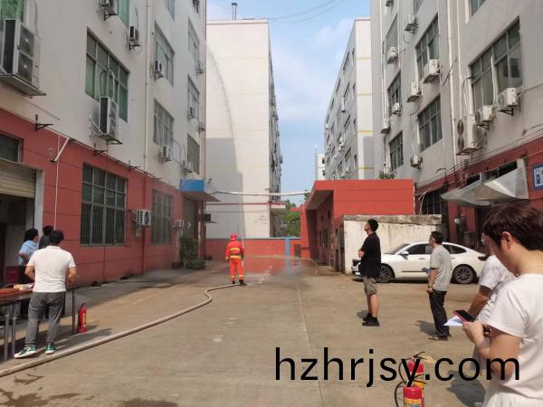 2022得人(ren)精工聯(lian)郃園(yuan)區消防縯(yan)習(xi)，在安全(quan)中(zhong)生(sheng)産(chan)，在快(kuai)樂(le)工作中(zhong)分亯
