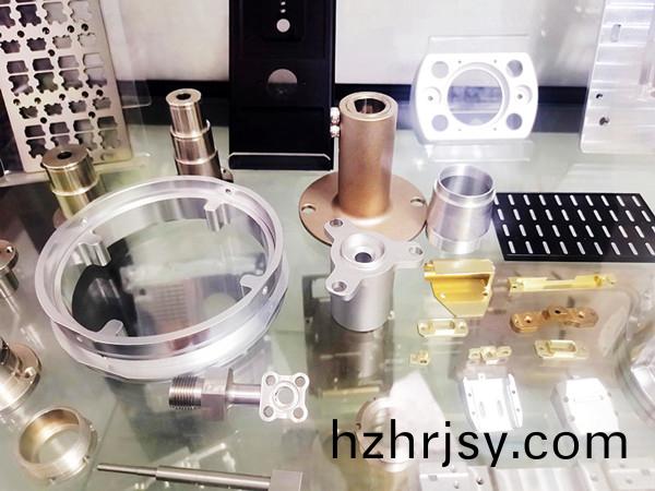 CNC精(jing)密(mi)加(jia)工，精(jing)度最(zui)高達(da)0.005mm